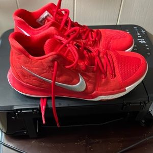 Nike KYRIE 3 Basketball shoes Size 10.5 mens Red white 852395-601